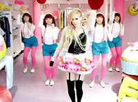 アヴリルの新曲「Hello Kitty」のMV