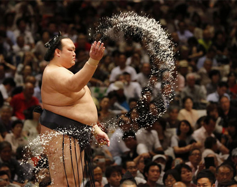 稀勢の里の美しい塩まき